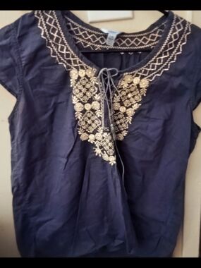 Izod Navy Top with Cream Floral Embroidery